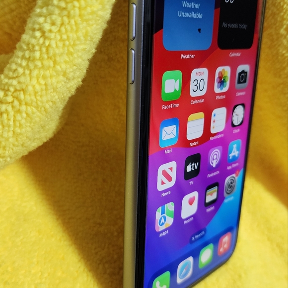 iPhone 11 Pearl White - Picture 4 of 10